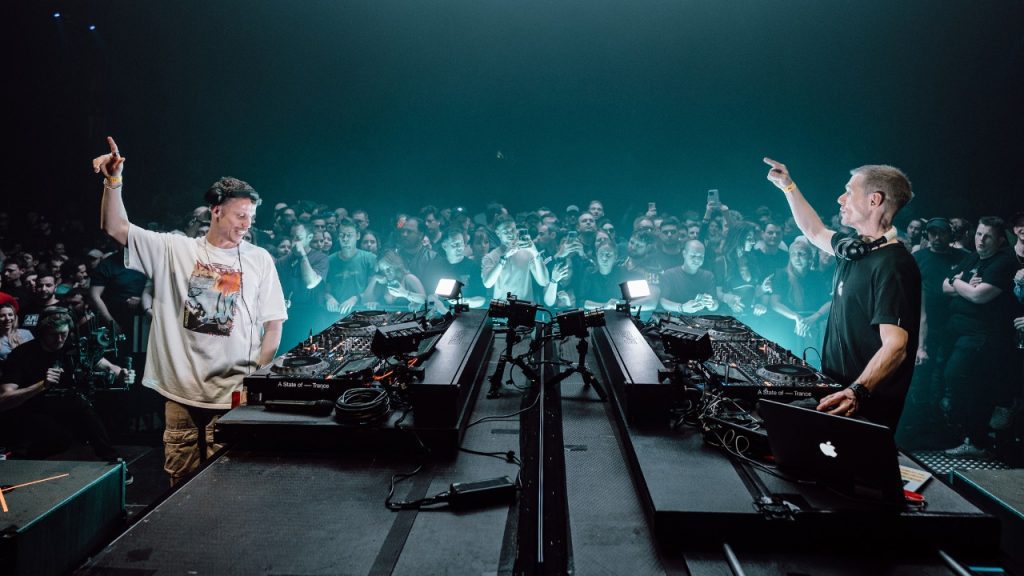Armin van Buuren with Maddix - F2F Ushuaïa Ibiza