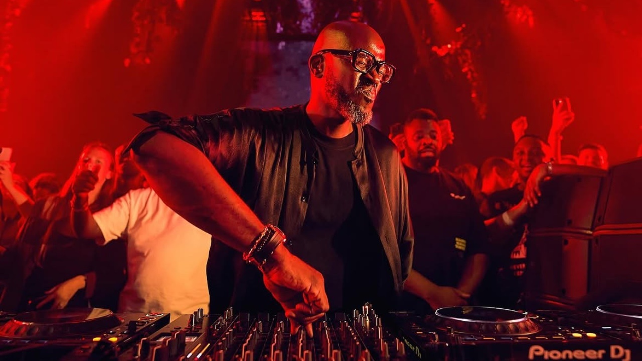 Black Coffee Set for Exclusive Budapest Show at Buda Castle