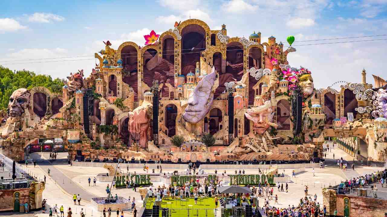 Stolen Tomorrowland Paintings: 'Love' Returns, 'Desire' Still Missing